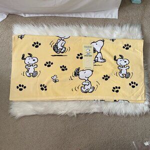 PEANUTS The Life of Snoopy Oversized Beach Towel in Pale Yelllow